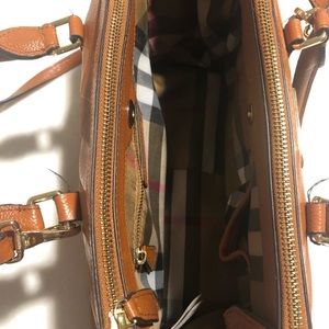 Burberry purse